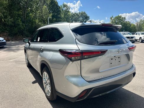 Used 2025 Toyota Highlander Limited AWD/4WD image 7