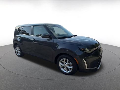 Used 2025 Kia Soul LX w/ LX Technology Package FWD image 2