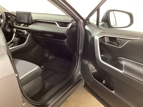 Used 2022 Toyota RAV4 LE FWD image 17
