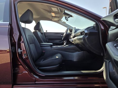 Used 2025 Nissan Altima 2.5 SV image 18