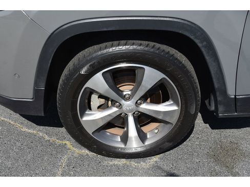 Used 2021 Jeep Cherokee Limited image 8