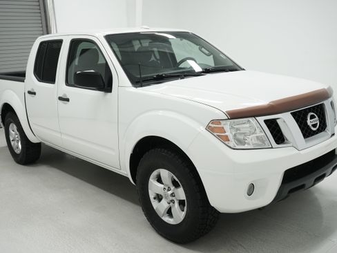Used 2013 Nissan Frontier SV w/ SV Value Truck Pkg RWD image 3