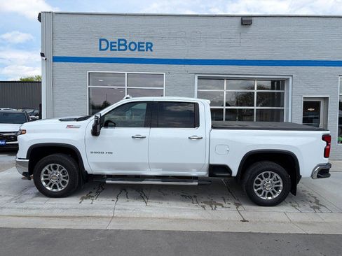 Used 2025 Chevrolet Silverado 2500 LTZ w/ LTZ Premium Package AWD/4WD image 2