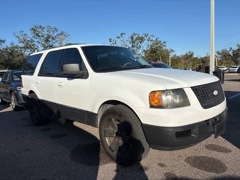 Used 2004 Ford Expedition XLT image 4