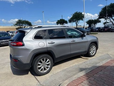 Used 2016 Jeep Cherokee Limited AWD/4WD image 3
