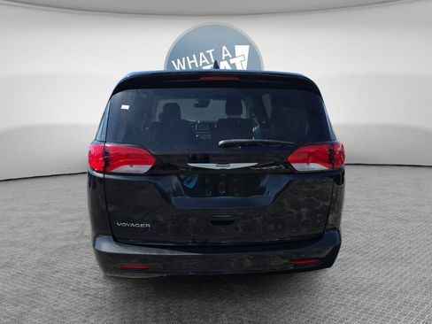 Used 2023 Chrysler Voyager LX FWD image 5
