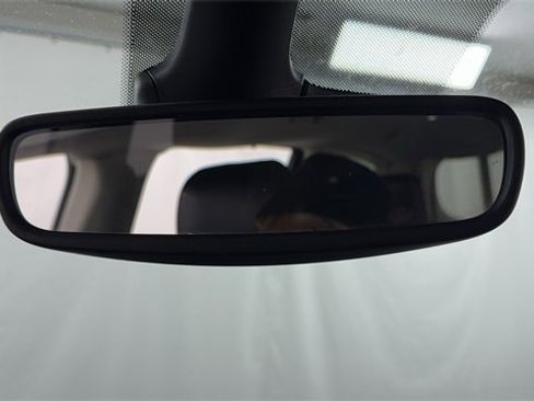 Used 2023 Chrysler Pacifica Touring-L image 35