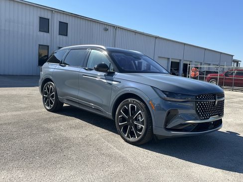 New 2026 Lincoln Nautilus Reserve image 4