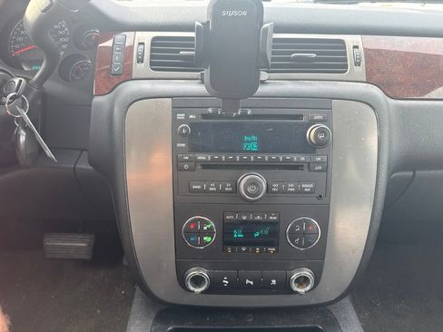 Used 2011 GMC Yukon XL SLT w/ SLT-2 Equipment Package AWD/4WD image 19