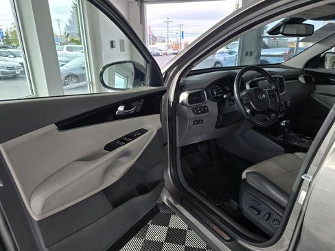 Used 2019 Kia Sorento SX FWD image 18