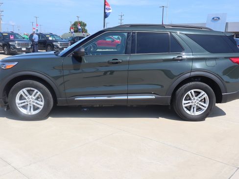 Used 2023 Ford Explorer XLT w/ Equipment Group 202A AWD/4WD image 8