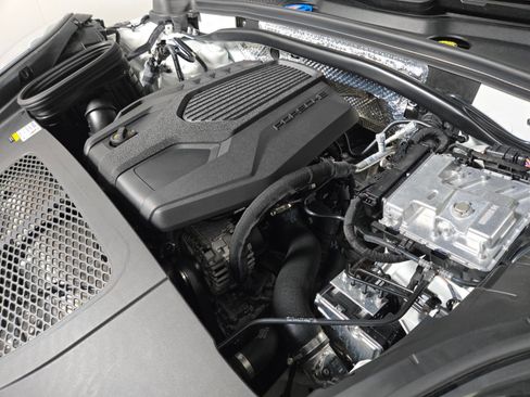 Used 2023 Porsche Macan AWD/4WD image 19
