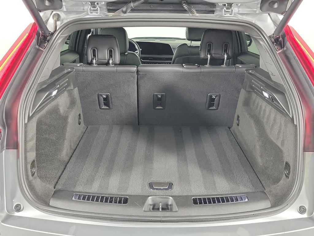 Certified 2025 Cadillac XT4 Premium Luxury FWD image 7