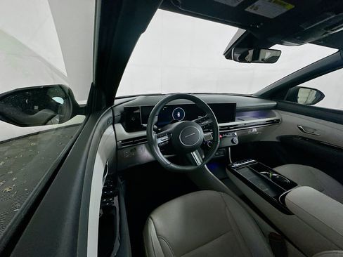 Used 2025 Hyundai Tucson Limited image 18