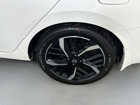 Certified 2023 Nissan Versa SR w/ Electronics Package image 32