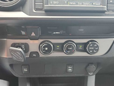 Used 2017 Toyota Tacoma SR image 19