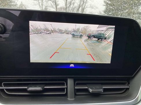 Used 2024 Chevrolet Trax LT w/ Sunroof Package image 14