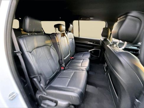 Certified 2024 Jeep Wagoneer L Series II w/ Flexible Seating Group image 24