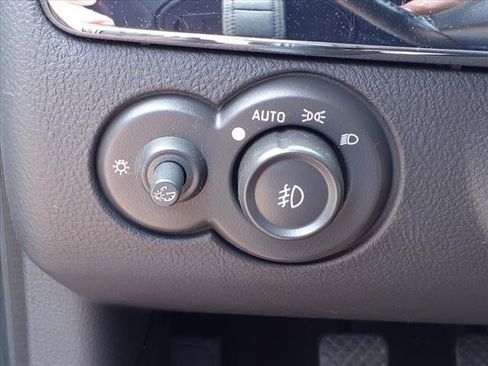 Used 2006 Chevrolet SSR w/ Preferred Equipment Group image 15