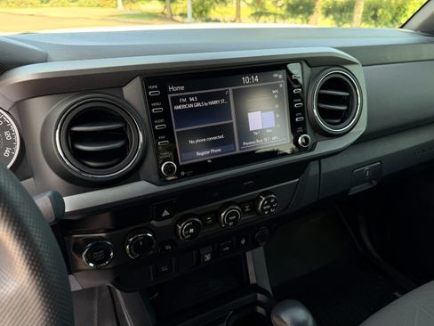 Used 2020 Toyota Tacoma TRD Off-Road AWD/4WD image 18