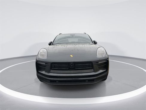 Used 2022 Porsche Macan image 3