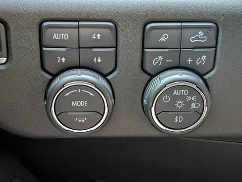 Used 2024 Chevrolet Silverado 1500 LTZ AWD/4WD image 19