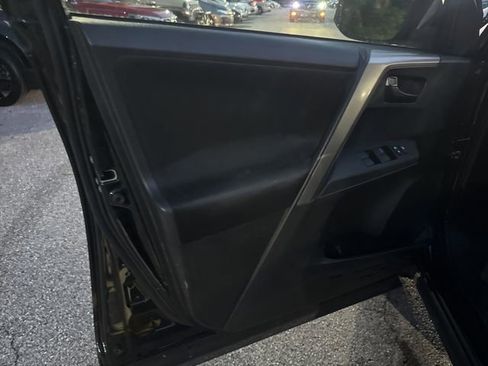 Used 2015 Toyota RAV4 LE AWD/4WD image 16