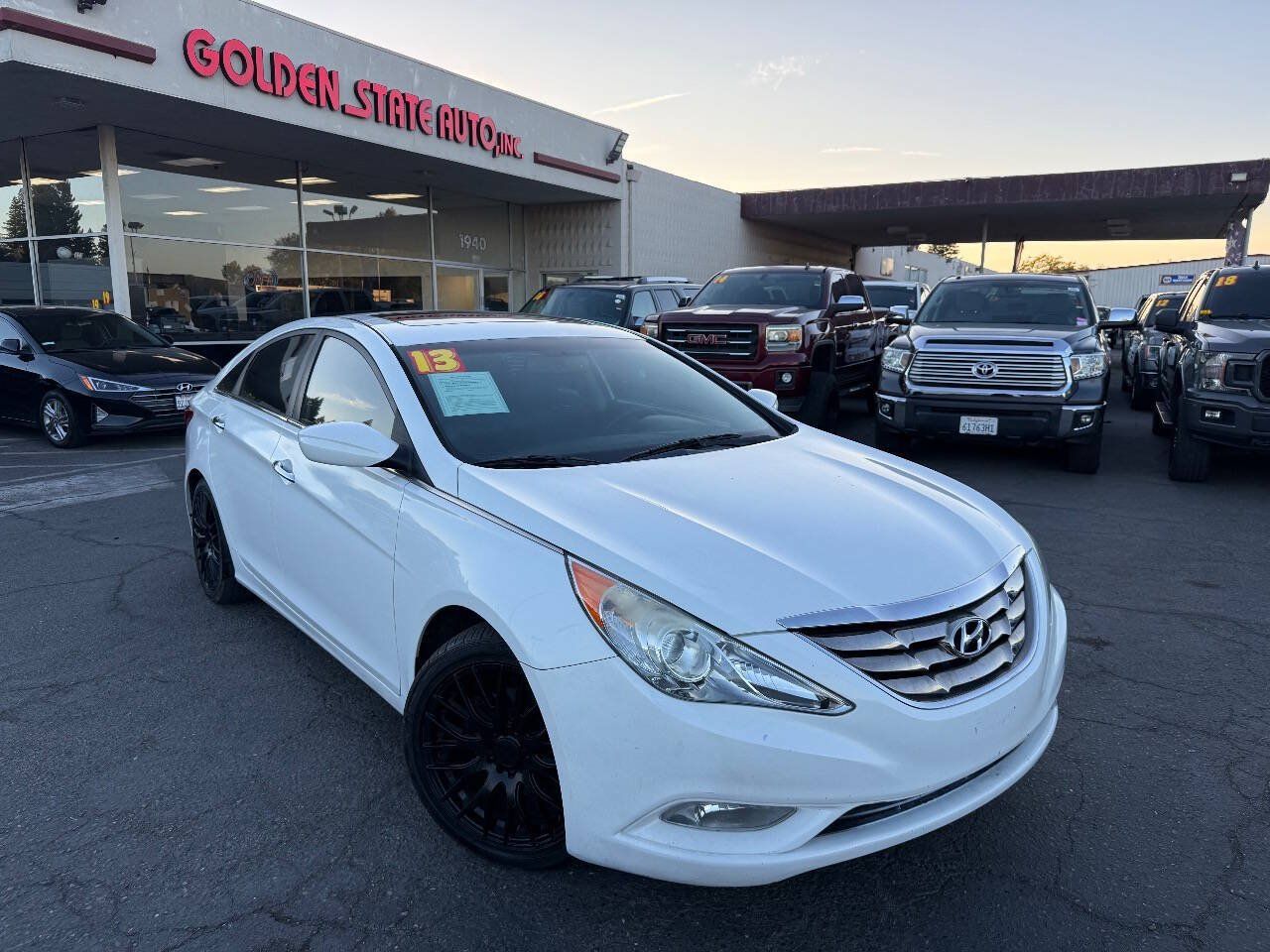 Used 2013 Hyundai Sonata SE w/ Navigation & Sunroof Pkg FWD image 1