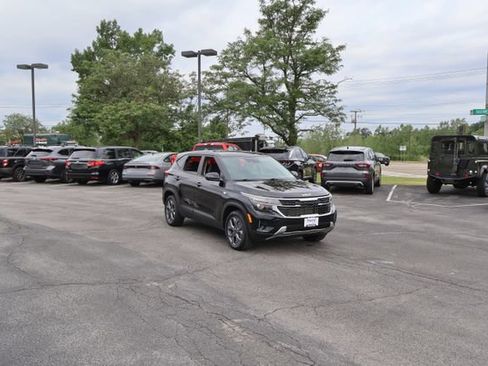 Used 2024 Kia Seltos LX AWD/4WD image 9
