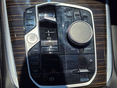 Used 2024 BMW X7 xDrive40i image 39