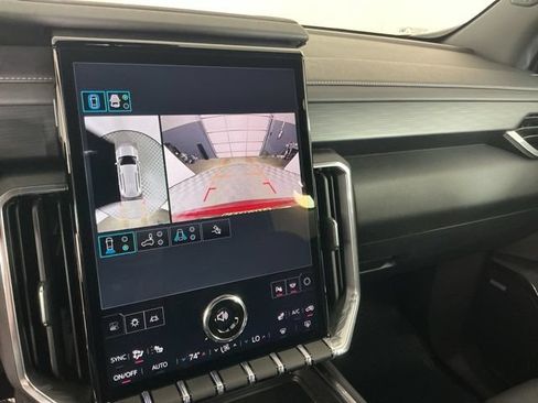 Used 2026 GMC Acadia Elevation w/ Elevation Premium Package AWD/4WD image 22