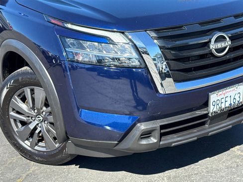 Used 2022 Nissan Pathfinder SV image 3