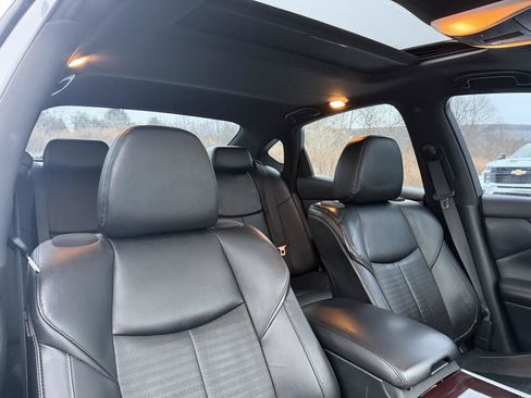 Used 2017 INFINITI Q70 3.7 w/ Technology Package image 30