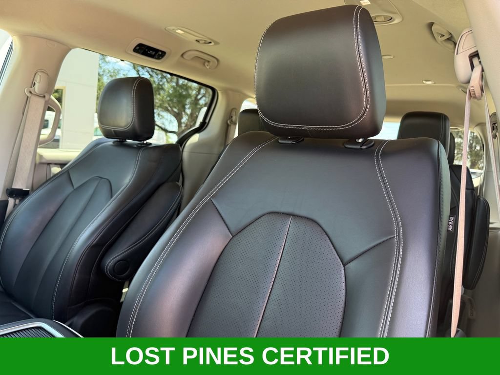 Used 2023 Chrysler Pacifica Touring-L FWD image 10