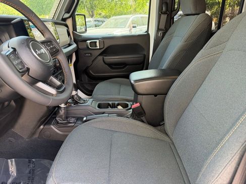 Used 2024 Jeep Wrangler Unlimited w/ Convenience Group image 21