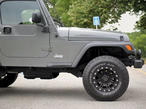 Used 2004 Jeep Wrangler 4WD w/ 30" Tire & Wheel Group image 13