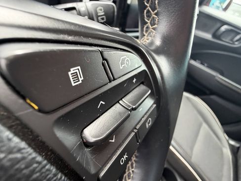 Used 2024 Hyundai Venue Limited FWD image 18