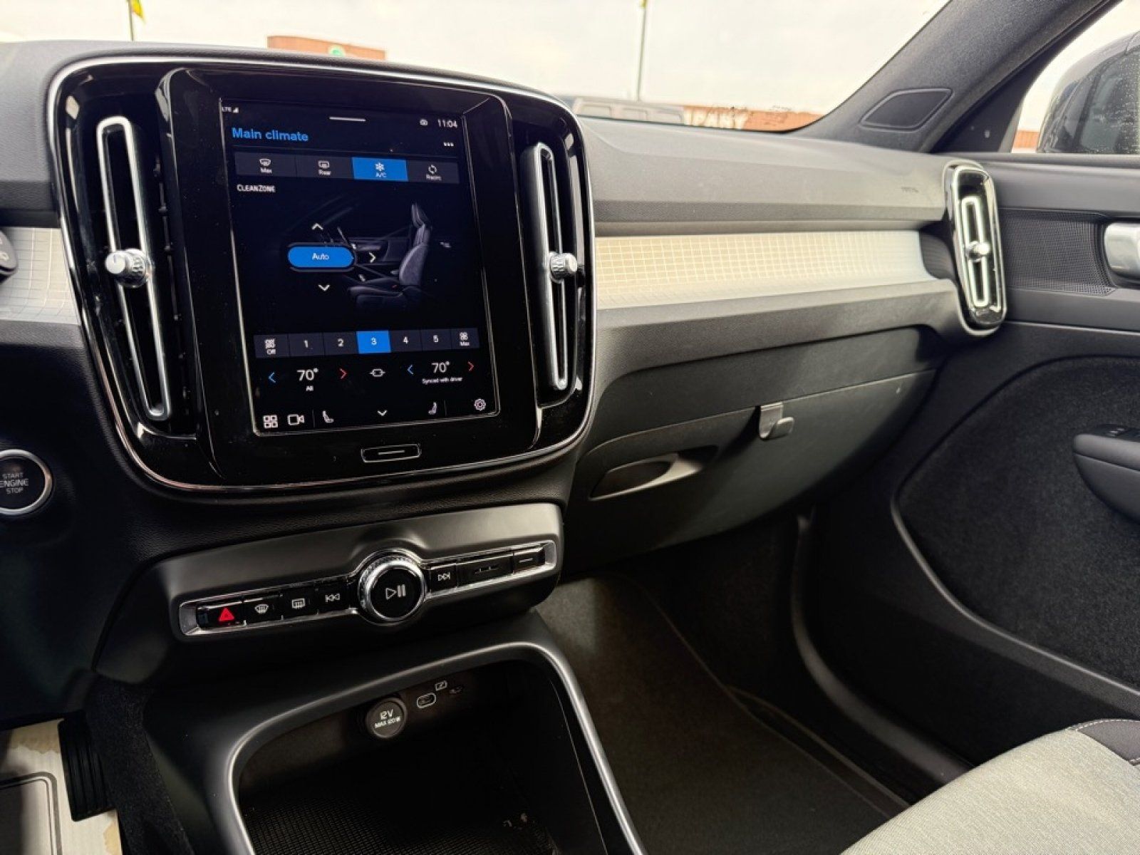 Used 2023 Volvo XC40 B5 Core AWD/4WD image 16