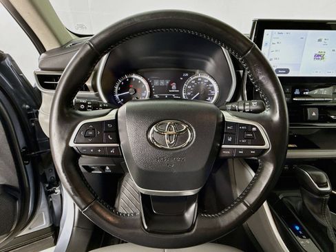 Used 2023 Toyota Highlander XLE AWD/4WD image 13