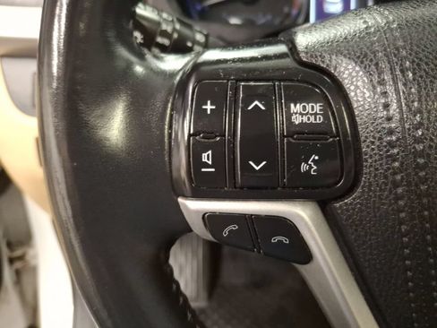 Used 2018 Toyota Highlander AWD V6 image 21