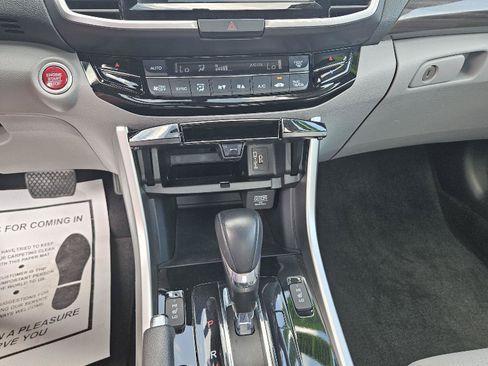Used 2017 Honda Accord EX-L image 11