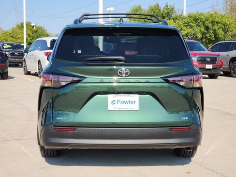 Certified 2026 Toyota Sienna XLE FWD image 6