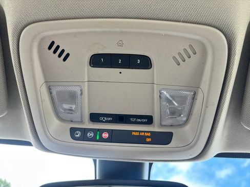 Used 2017 Buick LaCrosse Essence FWD image 19