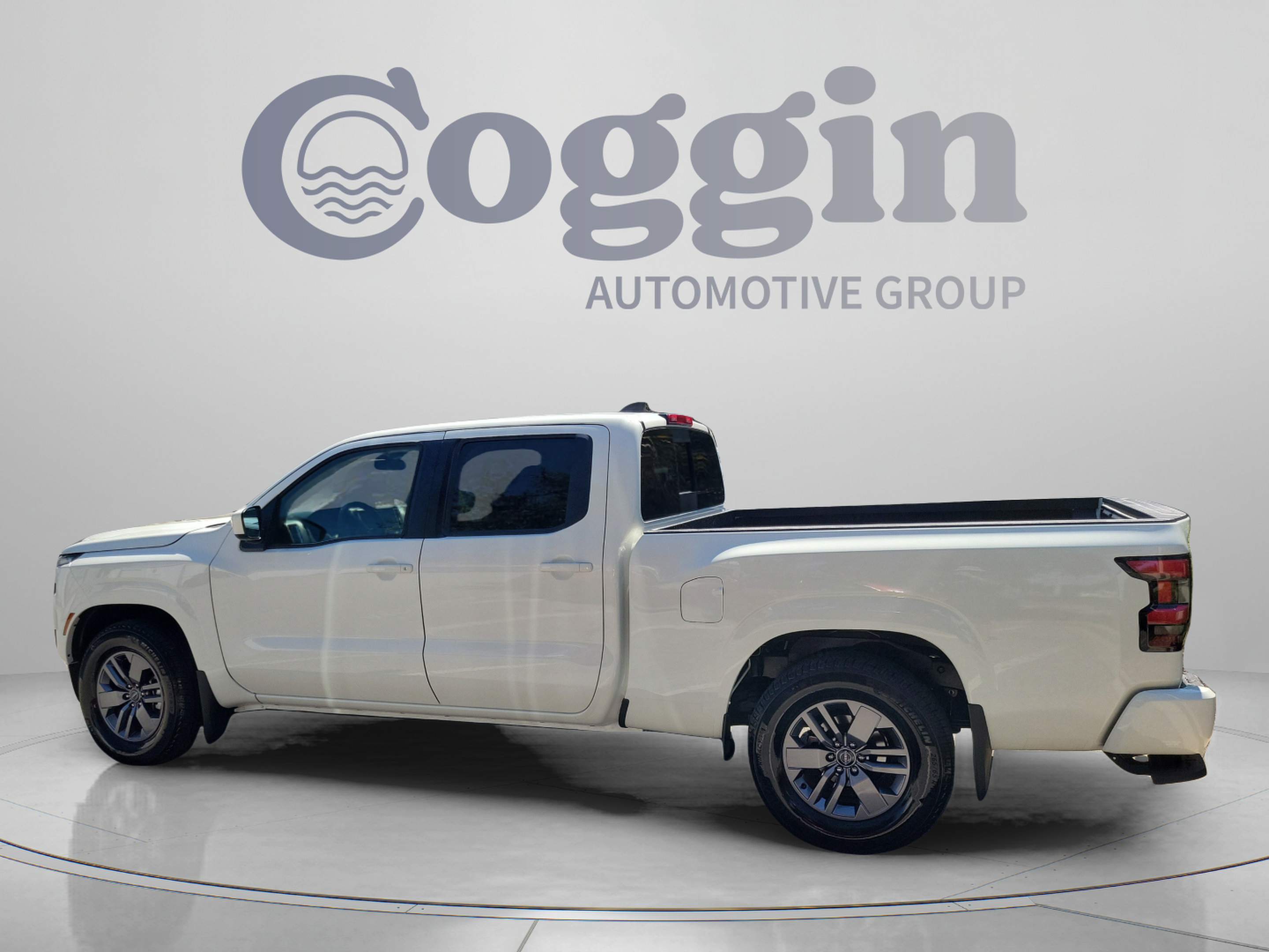 Used 2026 Nissan Frontier SV w/ All-Weather Content Package RWD image 2