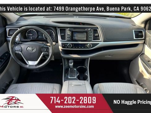 Used 2015 Toyota Highlander Plus FWD image 17