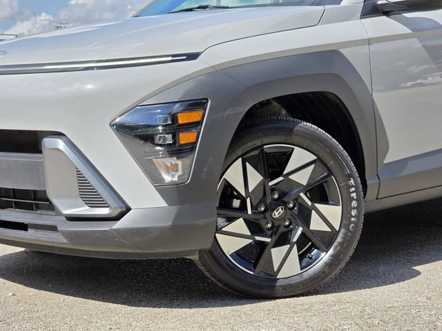 Used 2025 Hyundai Kona SEL AWD/4WD image 2