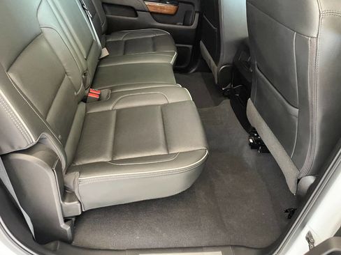 Used 2019 Chevrolet Silverado 2500 High Country image 28