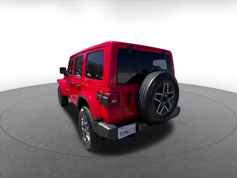 Used 2025 Jeep Wrangler Unlimited Sahara AWD/4WD image 11