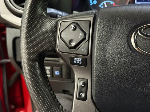 Used 2018 Toyota Tacoma TRD Off-Road w/ Technology Package AWD/4WD image 31