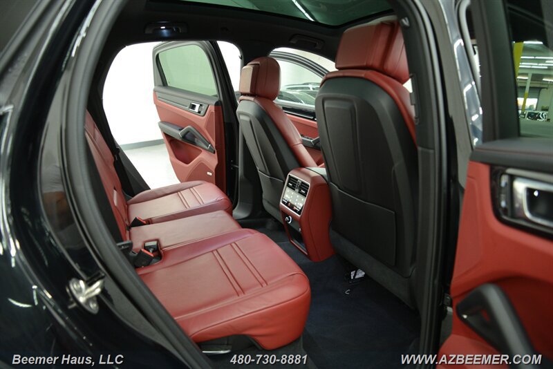Used 2021 Porsche Cayenne S AWD/4WD image 25